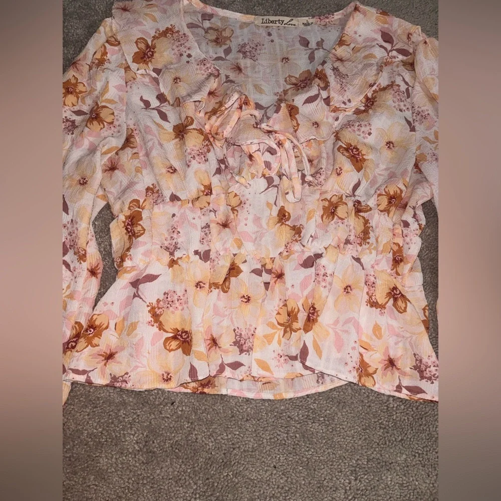 Liberty Love Women's Ruffle Neck
Floral Long Sleeves Crop Top
Multicolor Size L - Picture 4 of 14